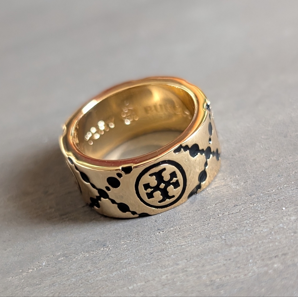 TORY BURCH Icon Monogram Ring Black on Gold Size 8 - Picture 3 of 3